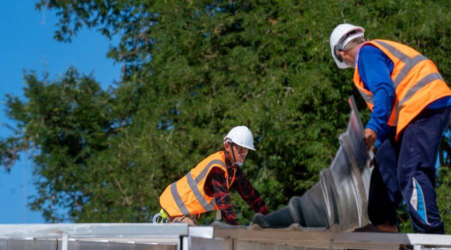 Professional residential roofers in Freeland, MI
